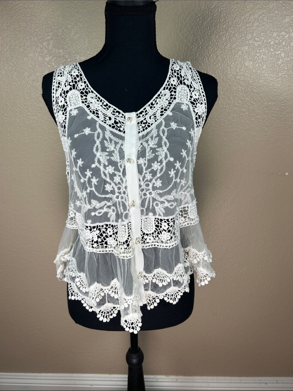 VENUS White Sheer Lace Crochet Button-Front Camisole